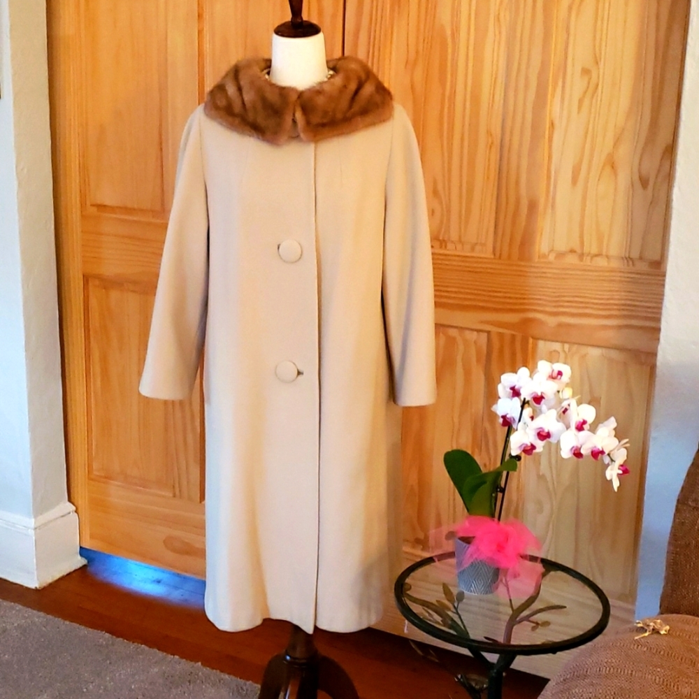 Carol Brent Vintage Cream Cashmere Coat w/Silk Lining and Fur Collar - Size M